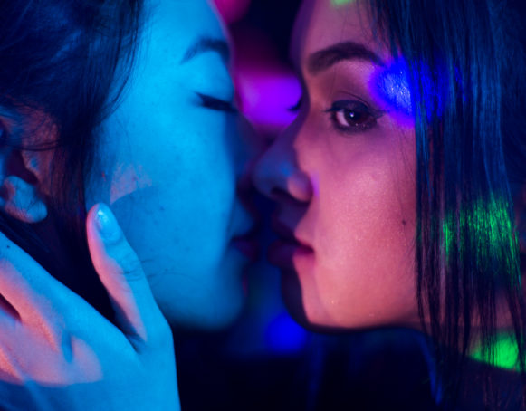 Ingrid and Stella kiss